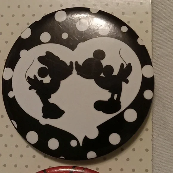 Disney Minnie Mouse button pin set - Picture 3 of 6